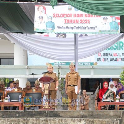 Wakil Bupati Irawan Topani Pimpin Upacara Peringatan Hari Kartini di Pesisir Barat