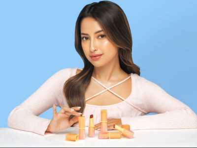 Azarine Kolaborasi dengan Jennifer Coppen Luncurkan Glowkiss Sunscreen Lip Balm SPF 35 PA+++