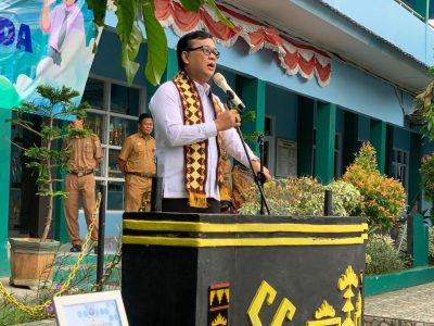 Kepala BNNK Lampung Selatan Pimpin Apel Pagi dan Serahkan Penghargaan di SMAN 2 Kalianda
