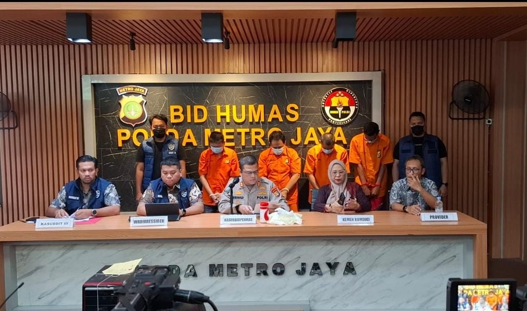SINDIKAT JUAL BELI KARTU SIM 4 DITANGKAP