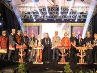 Festival Sekala Bekhak ke-11 Resmi Ditutup, Bupati Parosil Mabsus Tekankan Pentingnya Pelestarian Budaya