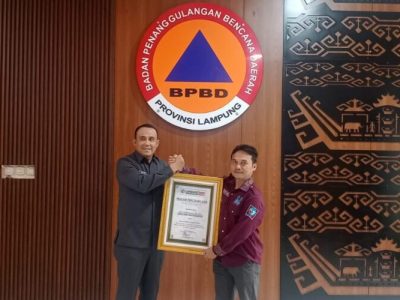 Kepala BPBD Provinsi Lampung Terima Penghargaan Spesial Tokoh Inspiratif dari LAMPUNG7.COM
