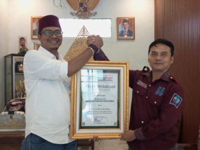 Kades Hanura, Rio Remota Terima Penghargaan Spesial “Kades Inovatif Sahabat Media” dari Lampung7.com