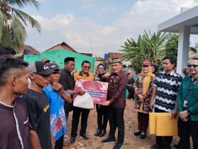 Walikota Metro Salurkan Bantuan Warga Yang Terkena Dampak Angin Puting Beliung