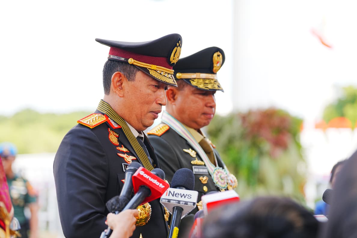 KAPOLRI DAN PANGLIMA TNI APRESIASI ANTUSIASME WARGA PADA UPACARA HUT RI KE-80 DI ISTANA