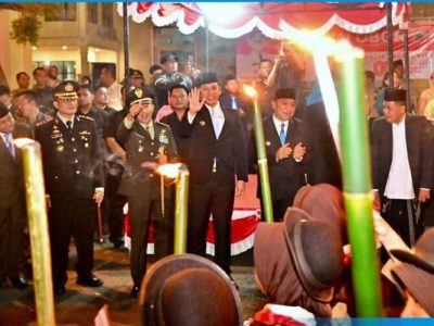 Lautan Obor Terangi Malam Kalianda, Semarak HUT ke-80 RI di Lampung Selatan