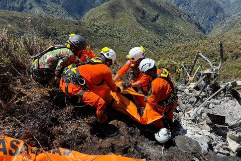 Helikopter Jatuh di Mimika: Seluruh Penumpang Ditemukan Tewas dan Sudah Dievakuasi