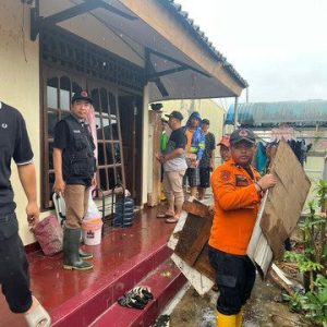 Petir Sambar Rumah di Sukarame, BPBD Bandar Lampung Lakukan Evakuasi