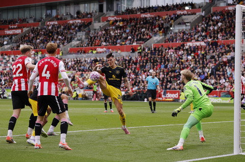 Brentford Permalukan MU 3-1, Penalti Bruno Fernandes Gagal Jadi Titik Balik