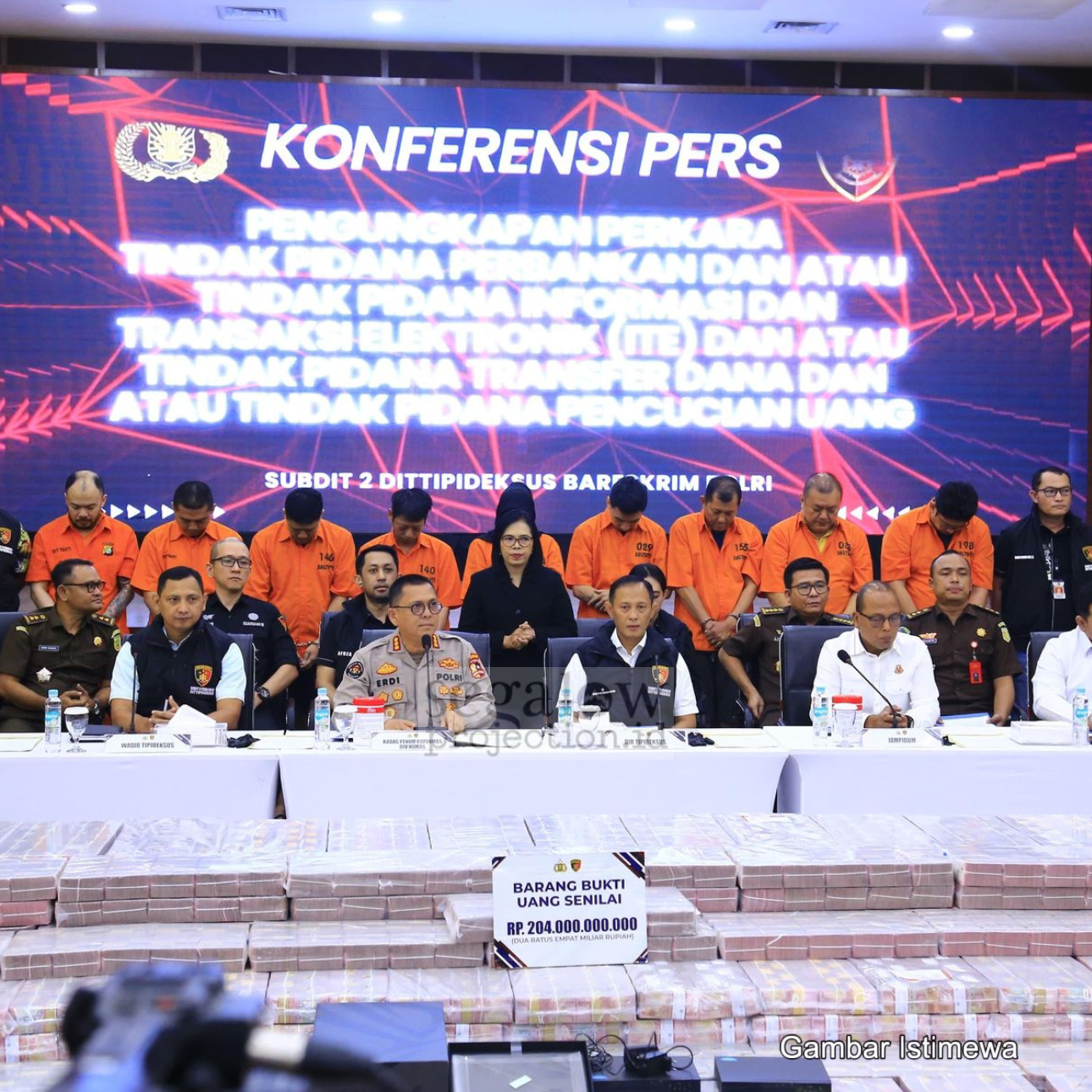 BARESKRIM POLRI UNGKAP SINDIKAT PEMBOBOL REKENING DORMANT SENILAI RP204 MILIAR