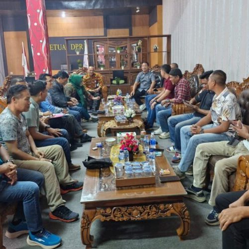 Mediasi DPRD Tulangbawang dan FWTB dengan Dinas Kominfo Berakhir Buntu