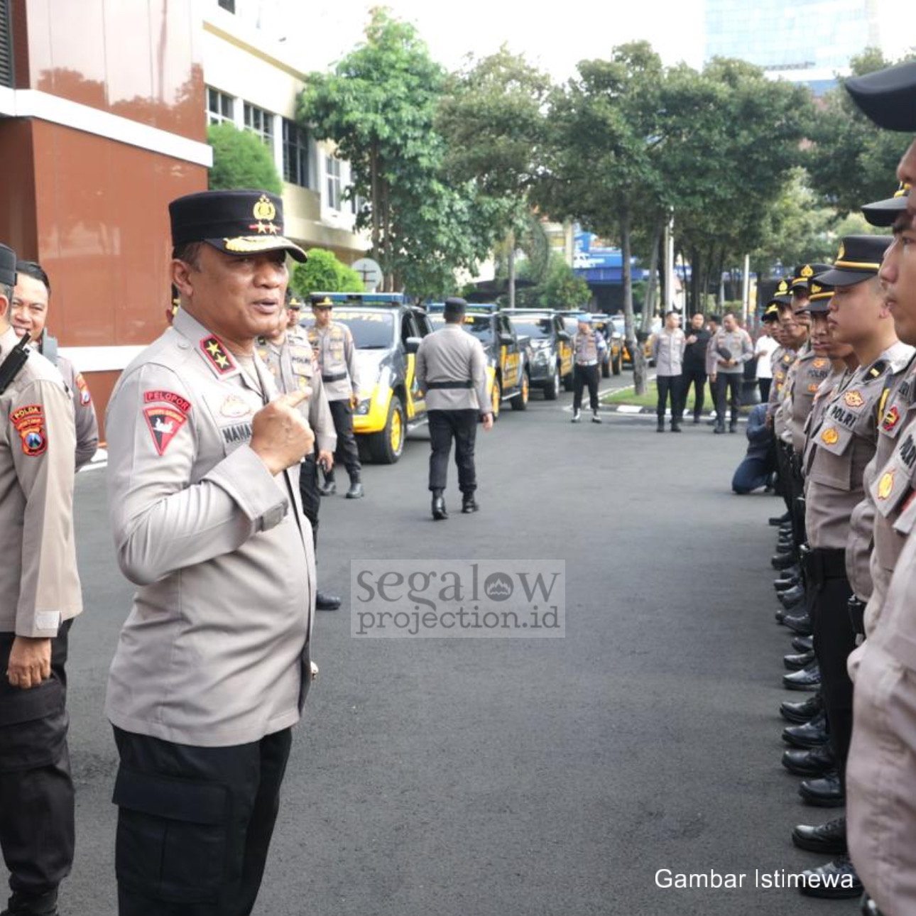 KAPOLDA JATIM LEPAS 79 PERSONEL PAMAPTA UNTUK PERKUAT PELAYANAN PUBLIK DI JAJARAN POLRES