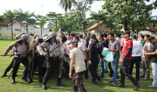 Polres Tulang Bawang Gelar Simulasi Sispamkota: Tunjukkan Kesiapsiagaan Hadapi Situasi Kontijensi
