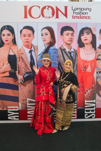 Ketua Kota MLB Mas Ariona Tampil Menawan di Lampung Fashion Tendance 2025, Angkat Wastra Lampung ke Panggung Nasional