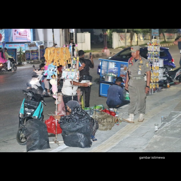 Pemprov Lampung Tertibkan Pedagang di Kawasan Masjid Raya Al Bakrie untuk Jaga Kenyamanan Jamaah     Langkah Humanis Satpol PP Wujudkan Masjid yang Aman, Bersih, dan Khusyuk