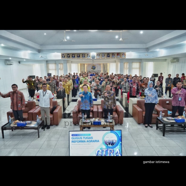 Pemprov Lampung Dorong Reforma Agraria yang Berkelanjutan dan Berdampak Melalui Sinergi Multistakeholder     Sekda Provinsi Lampung Buka Rapat Koordinasi Akhir Gugus Tugas Reforma Agraria (GTRA) Tahun 2025