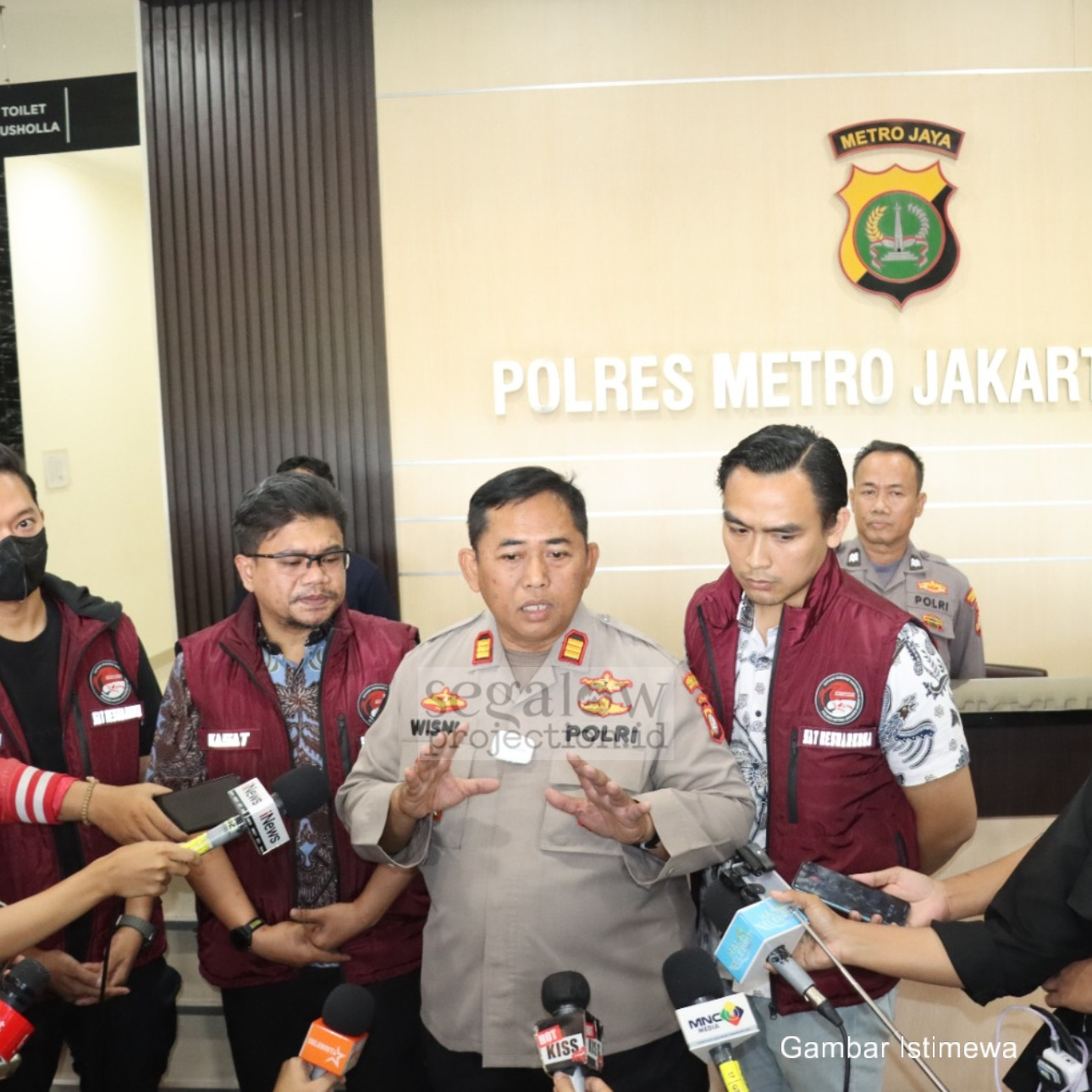 POLISI AMANKAN VOKALIS BAND KILLING ME INSIDE TERKAIT PENYALAHGUNAAN NARKOBA