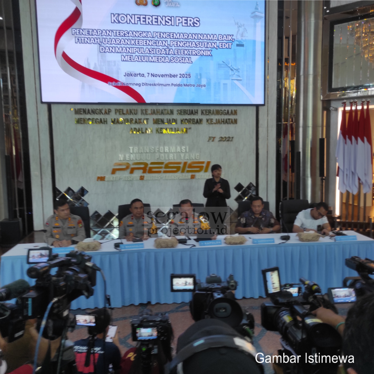 POLDA METRO JAYA TETAPKAN 8 TERSANGKA KASUS FITNAH DAN UJARAN KEBENCIAN TERKAIT TUDINGAN IJAZAH PALSU JOKOWI