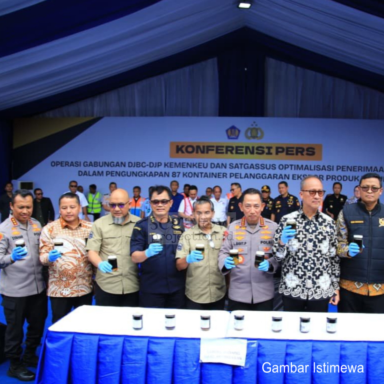 KAPOLRI: TEMUAN 87 KONTAINER EKSPOR CPO ILEGAL MERUPAKAN ARAHAN PRESIDEN UNTUK CEGAH KERUGIAN NEGARA