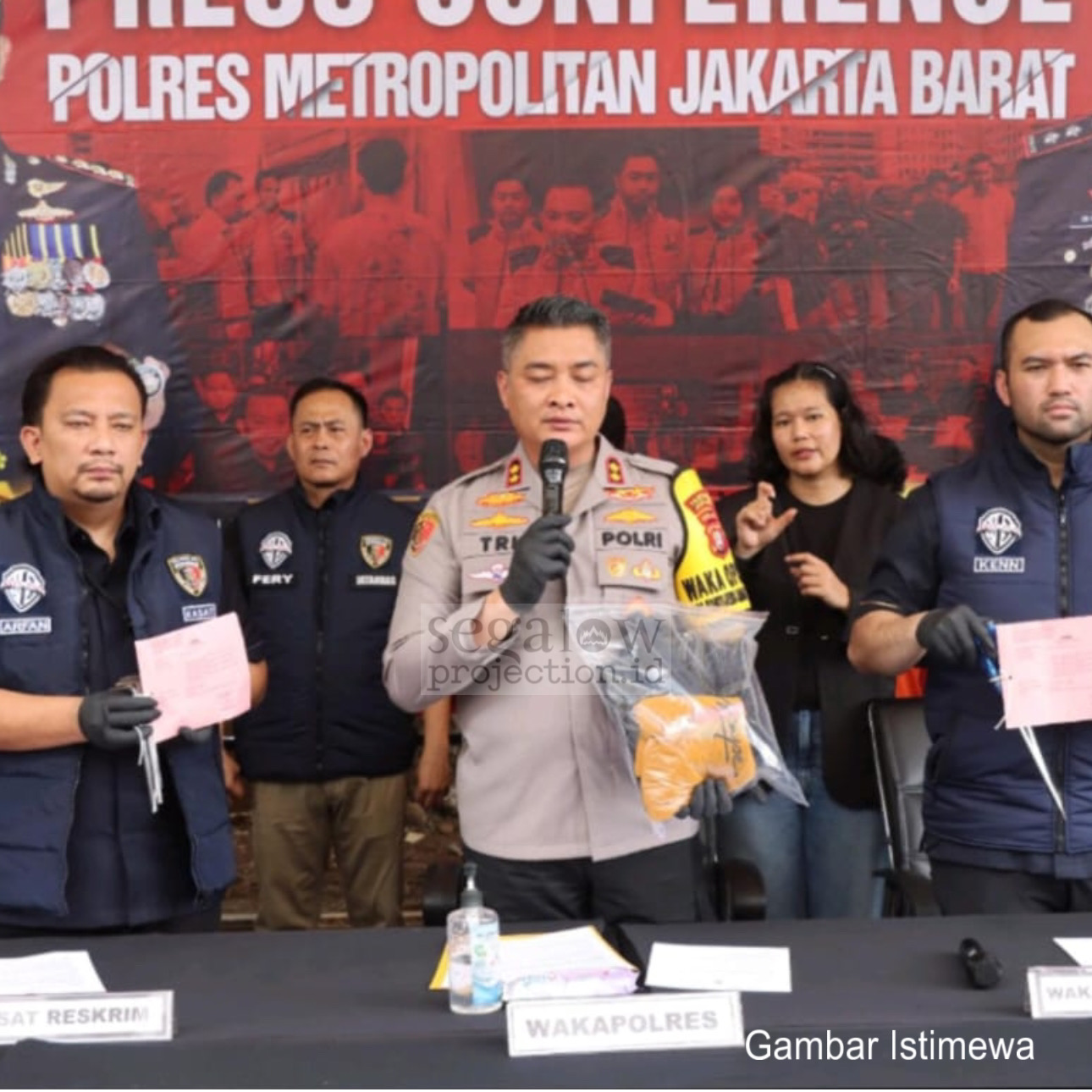 POLRES METRO JAKARTA BARAT TANGKAP DUA PELAKU SPESIALIS PENCURIAN RUMAH KOSONG