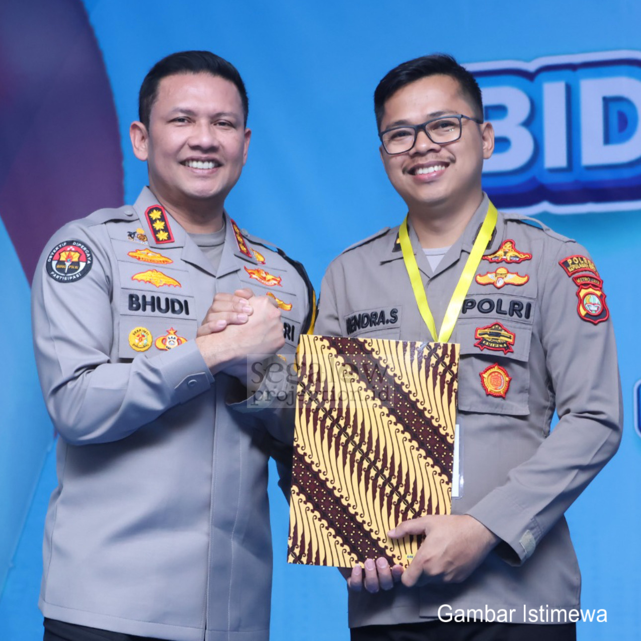 BIDHUMAS POLDA METRO JAYA GELAR RAKERNIS 2025, BERIKAN PENGHARGAAN KEPADA HUMAS POLRES BERPRESTASI