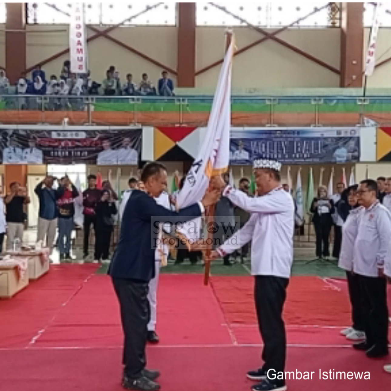 Taufik Hidayat Lantik Pengurus KONI Tanggamus Periode 2025–2029