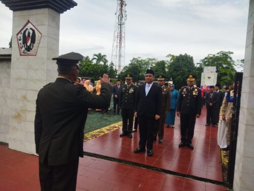 Upacara dan Tabur Bunga, Peringati Hari Pahlawan ke-80 Tahun 2025
