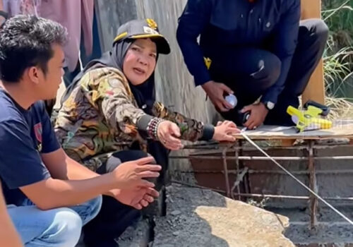 Tak Mau Kecolongan Lagi, Wali Kota Eva Dwiana Tinjau Langsung Pekerjaan Jembatan