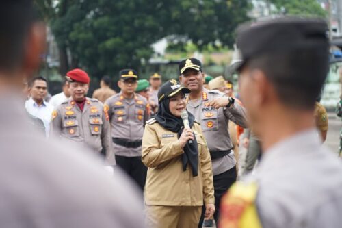 Wali Kota Eva Dwiana Sapa Peserta Upacara pada Apel Kebangsaan dan Kesiapsiagaan Bencana 2025