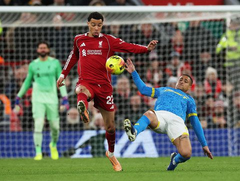 Liverpool Tekuk Wolverhampton 2-1 di Anfield, Kokoh di Papan Atas Liga Inggris