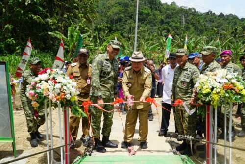 Pangdam XXI/Radin Inten Resmikan Jembatan Gantung Garuda di Pekon Umbar