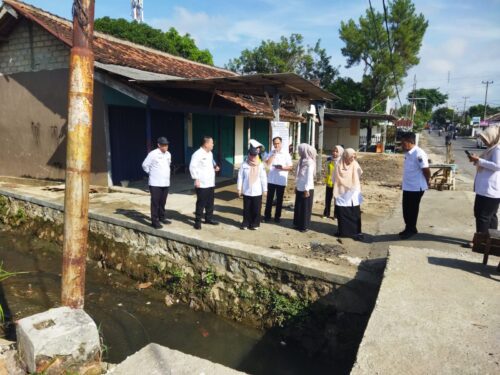 Dinas Pekerjaan Umum dan Tata Ruang Bersama Inspektorat Kota Metro Monitoring Pekerjaan Infrastruktur