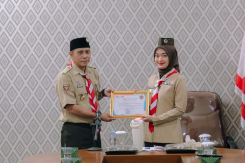 Wagub Jihan Nurlela Beri Penghargaan kepada Kwarda Pramuka Lampung atas Kepedulian dan Komitmen Membantu Korban Banjir Sumatera