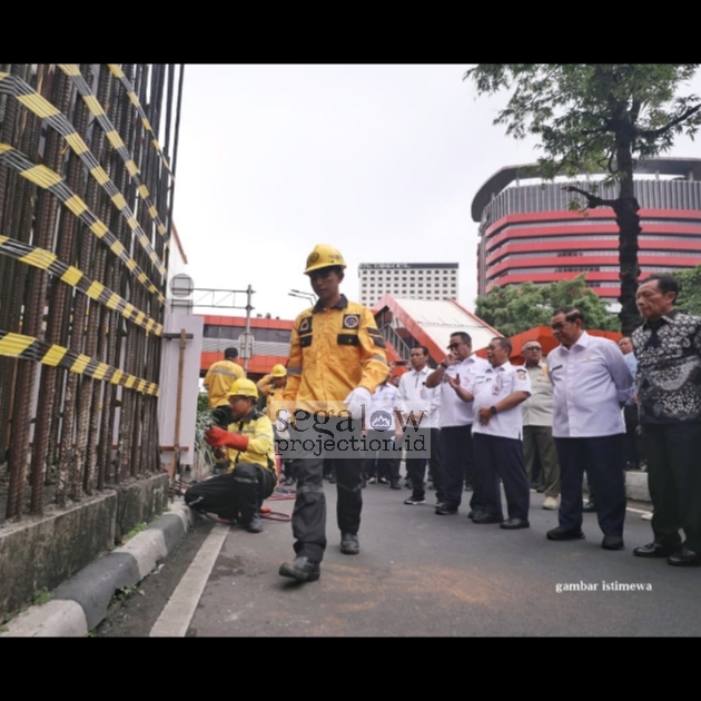 PEMPROV DKI JAKARTA MULAI TATA KORIDOR HR RASUNA SAID, TIANG MONOREL MANGKRAK DIBONGKAR