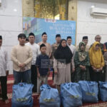 POLRI DAN JURNALIS SALURKAN SANTUNAN UNTUK 100 ANAK YATIM DI JAKARTA BARAT