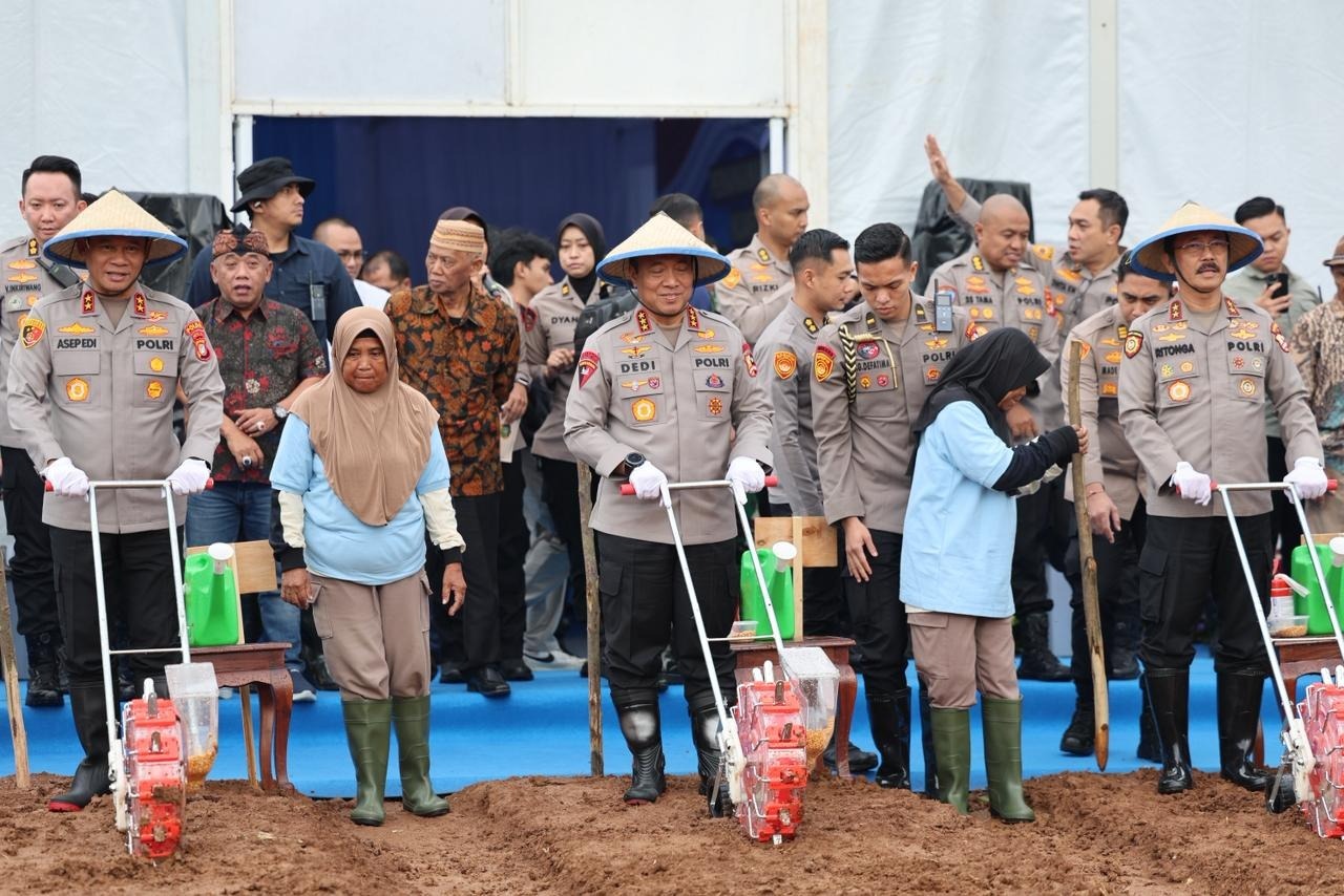 POLDA METRO JAYA TAMBAH LAHAN TANAM JAGUNG JADI 50 HEKTAR DI BEKASI