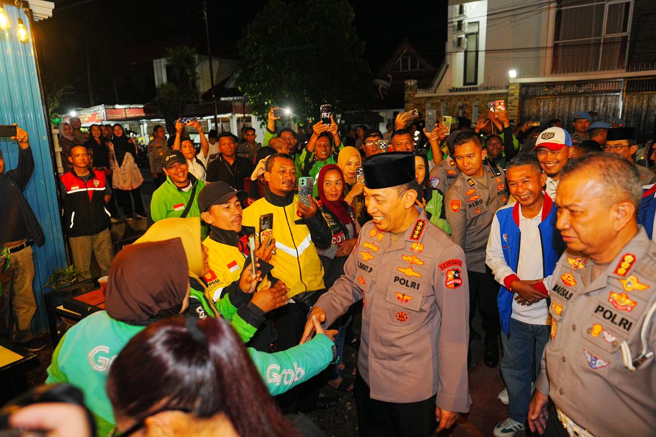 KAPOLRI SERAP ASPIRASI OJOL SAAT TINJAU KEDAI ADO PRESISI DI SUMSEL