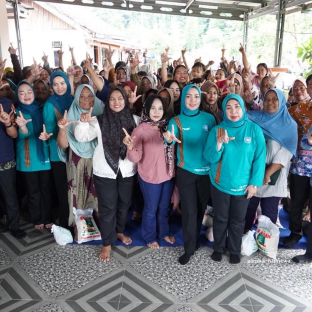 WULAN SALURKAN BANTUAN SOSIAL BAGI LANSIA DAN ANAK BERISIKO STUNTING DI 3 WILAYAH