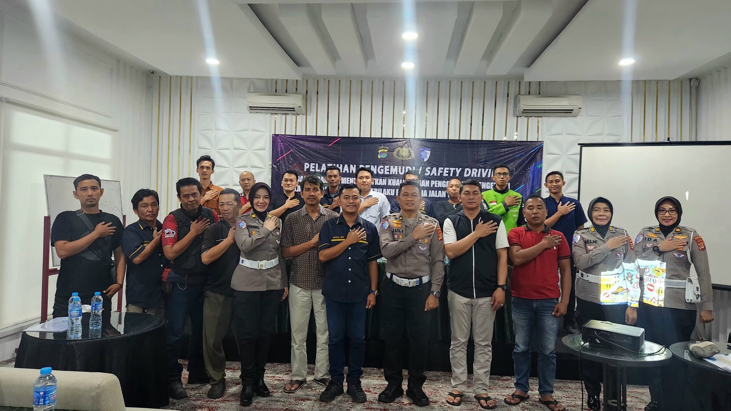 DITLANTAS POLDA LAMPUNG GANDENG ORASKI KAMPANYEKAN KESELAMATAN BERKENDARA BAGI DRIVER ONLINE